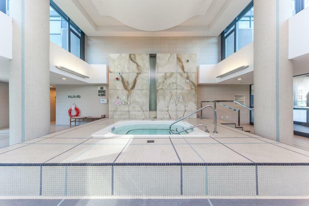 Stunning Condo Suite By Waterfront Торонто Экстерьер фото